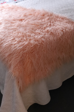 Manta Pie de Cama Nórdico Premium - Angora Cabra Rosa
