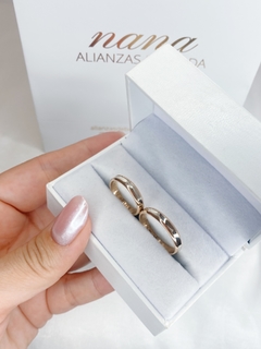 Alianzas Media Caña combinadas 3,5mm Base Rosa Centro Blanco 18k 6 gr el par - comprar online