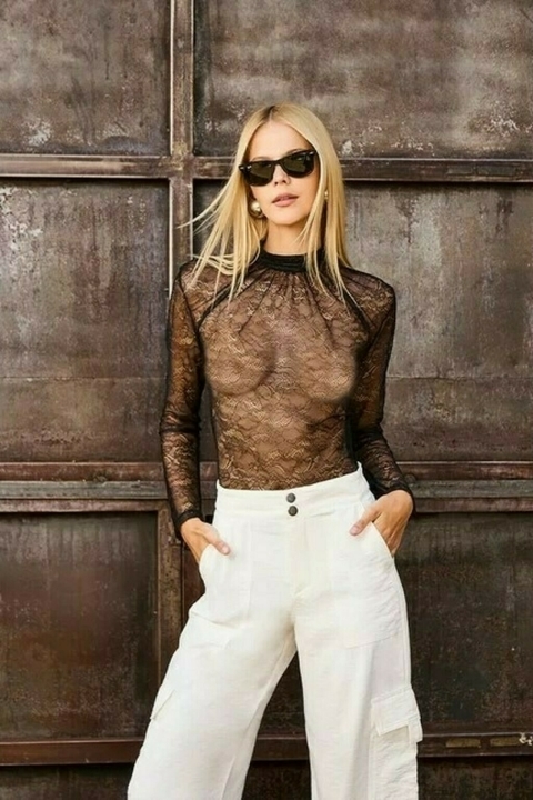 BLUSA MANGA LONGA DE RENDA PRETA
