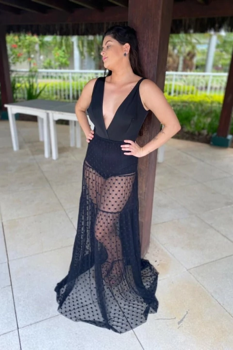 SAIA LONGA TULE EM POA PRETO