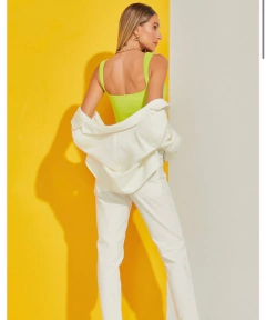 cropped-comfy-com-decote-princesa-verde-fluor