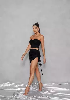 CROPPED COM DETALHE TORCIDO PRETO - comprar online