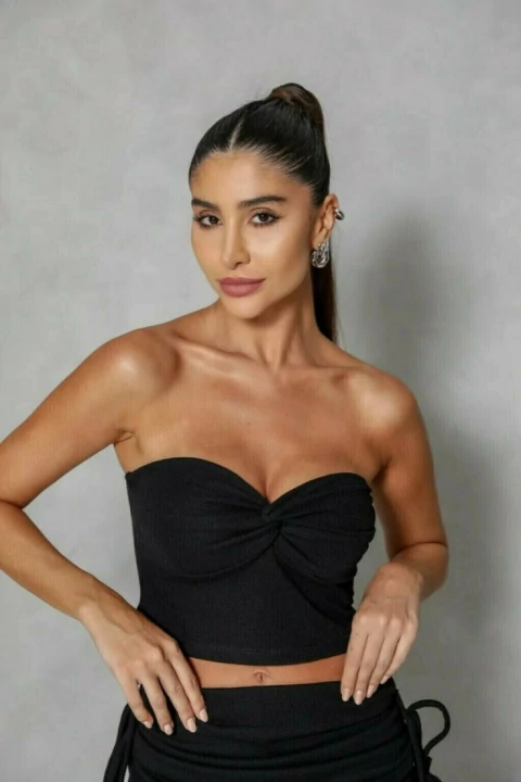 CROPPED COM DETALHE TORCIDO PRETO