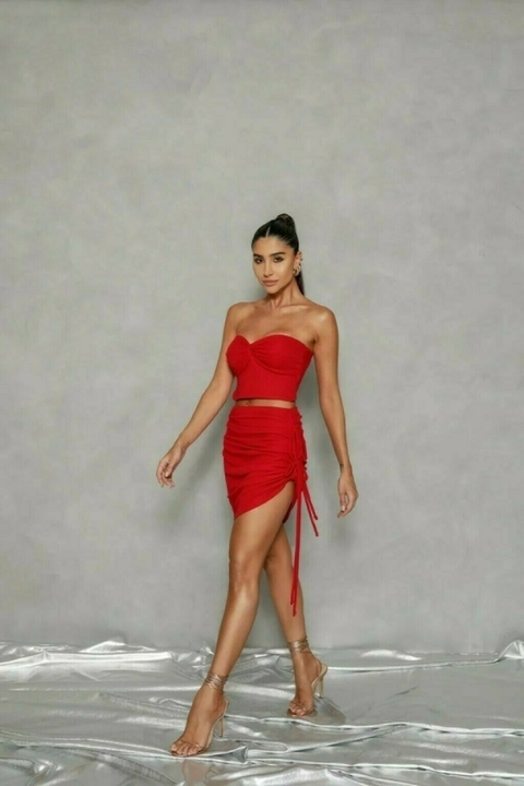 SHORT SAIA COM AMARRAÇÕES VERMELHO