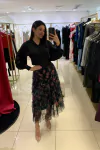 SAIA LONGUETE EM TULE FLORAL PRETO