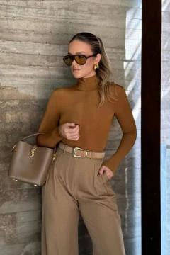 CALÇA ALFAIATARIA CARAMELO ELIETE na internet