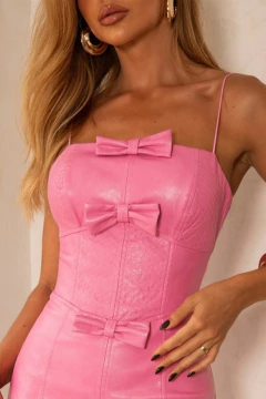VESTIDO CURTO EM COURO ROSA na internet