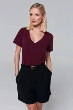 CAMISETA EM ALGODÃO EGPÍCIO GOLA V BORDÔ - T Brand Store