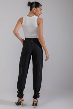 CALÇA CARGO PESPONTADA PRETO - comprar online