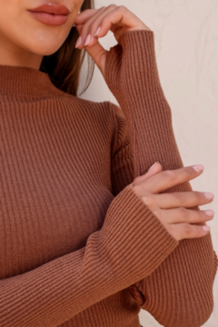 BLUSA MODAL CANELADA VITÓRIA CAMEL na internet