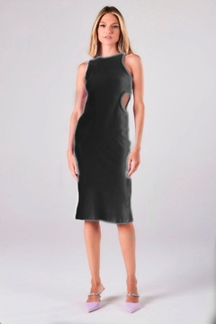 vestido-midi-com-abertura-na-lateral-preto-zen