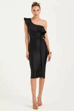 VESTIDO UM OMBRO SÓ COM BABADOS PRETO