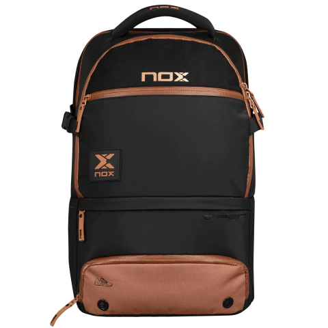 Mochila Nox Luxury Open Series en color negro y marrón, ideal para llevar objetos personales y deportivos.
