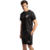 Hombre vistiendo una remera Hirostar Training negra con logo, ideal para entrenamiento.