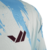 Detalle de la Remera Lasaig Ready Aero Sky con diseño en celeste y logo distintivo.