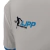 Detalle del logo AJPP en la remera oficial Rafaela blanca para hombres.