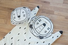 ALMOHADÓN LEON FELIPE - comprar online