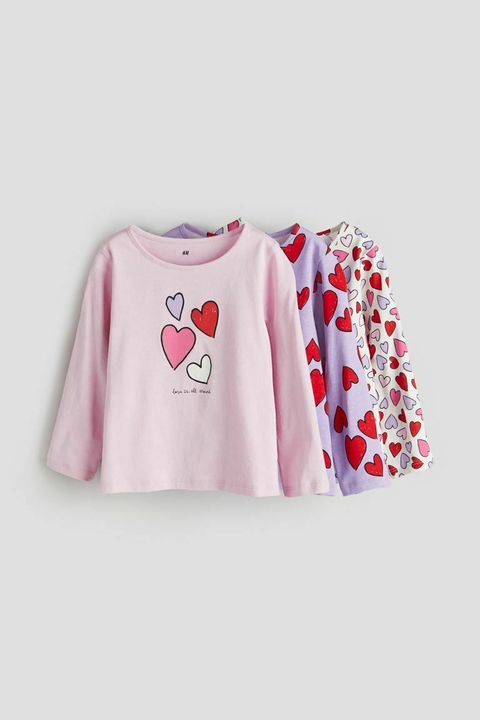 Camiseta blanca con corazones