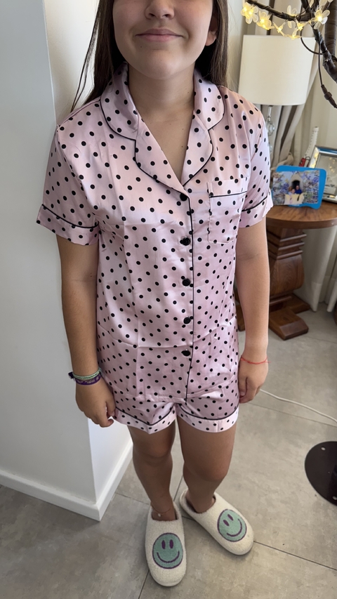 Pijama satén rosa con lunares