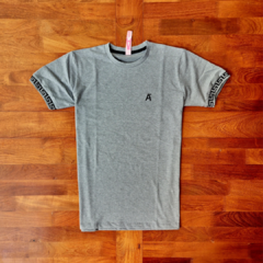 Remera versa grey