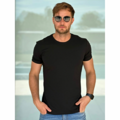 Remera regular black