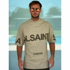 Remera london over