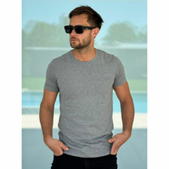Remera regular grey