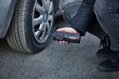 COMPRESSOR DE AR DIGITAL PORTÁTIL OSRAM - COM BATERIA, FUNÇÃO POWER BANK E LANTERNA INTEGRADA - OTIR2000 - Osram