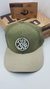 Gorra De Autor The Cap PREMIUM TRADE LINE Piel de Durazno Verde y Hueso - comprar online