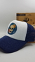 Gorra De Autor The Cap SKULLS LINE "Lover Skulls" Trucker Sublimado Blanco y Azul