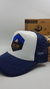 Gorra De Autor The Cap TRADE LINE Random Edit. Mountain Hexagonal Trucker Sublimado Blanco y Azul