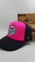 Gorra De Autor The Cap FEMME LINE "Stay Soft" Fucsia y Negro Trucker Poliester