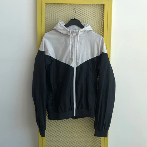 Campera rompevientos Nike - Talle 16 años - SEGUNDA SELECCIÓN