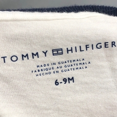 Remera Tommy Hilfiger - Talle 6-9 meses - SEGUNDA SELECCIÓN