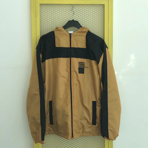 Campera rompevientos Zara - Talle 13 años