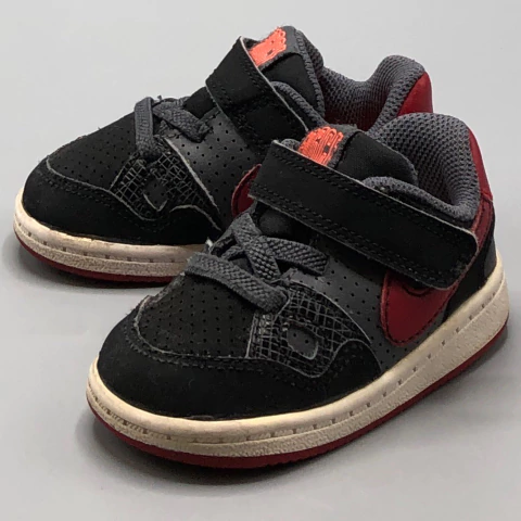 Zapatillas Nike - Talle 19.5 - SEGUNDA SELECCIÓN