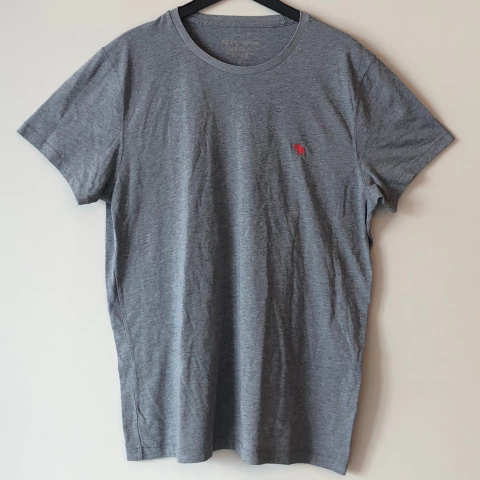 Remera Abercombrie - Talle M - SEGUNDA SELECCIÓN