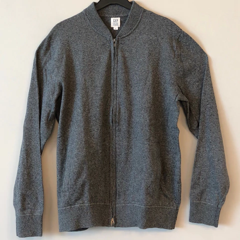 Campera liviana GAP - Talle M - SEGUNDA SELECCIÓN