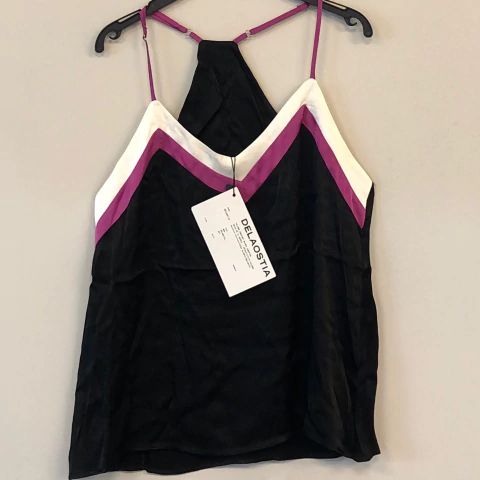 Remera Delaostia - Talle L