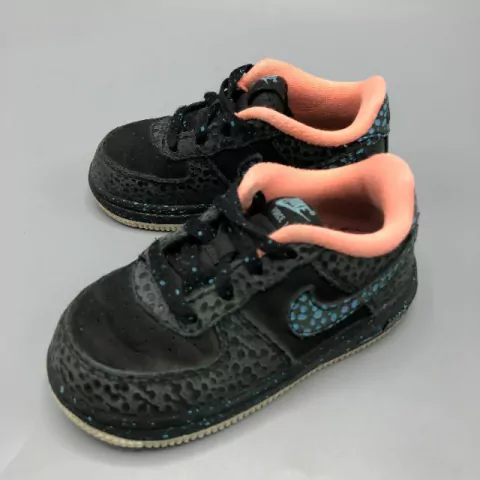 Zapatillas Nike - Talle 23.5 - SEGUNDA SELECCIÓN