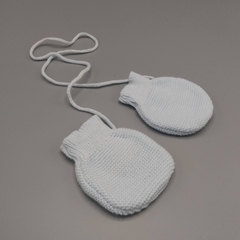 Manoplas Magdalena Espósito Talle 3 meses tejidas celeste - comprar online
