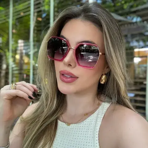 Óculos de Sol Feminino Quadrado Cereja