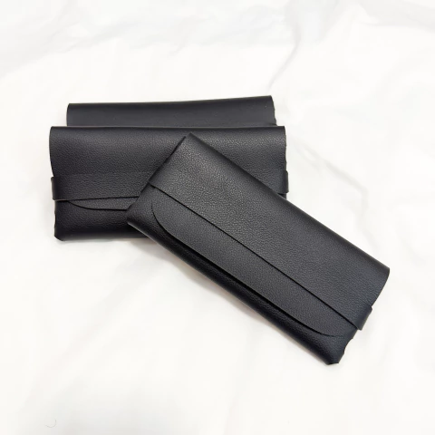Capinha carteira corino abertura lateral preta - comprar online