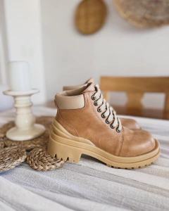 Imagen de BE BRAVE miel!