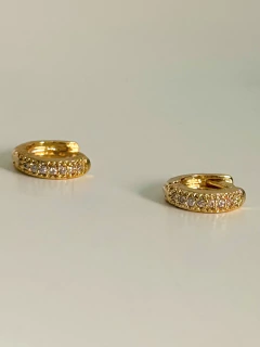 Argola mini Cravejada Semijoia - Acessórios Vanilla Ice Shop