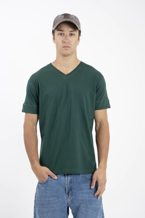 REMERA BASICA ESCOTE V