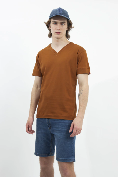 REMERA BASICA ESCOTE V