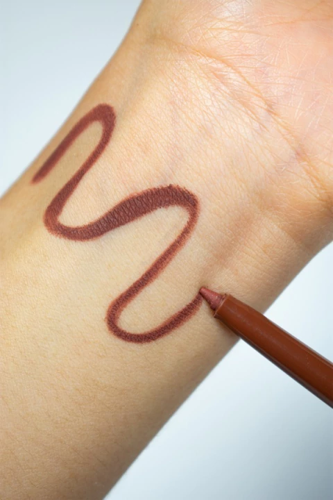 LÁPIS DE BOCA RETRÁTIL LUISANCE 365 LIP - COR AVELÃ