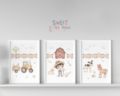 Três quadros infantis com ilustrações de fazenda, incluindo um menino, animais e um trator, decorando uma parede.