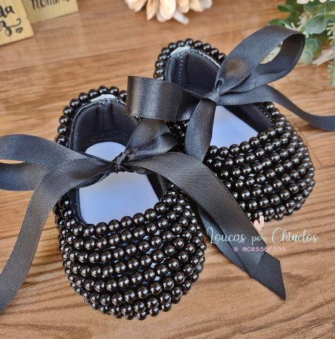 Sapatinho Pérolas Preta - PRONTA ENTREGA